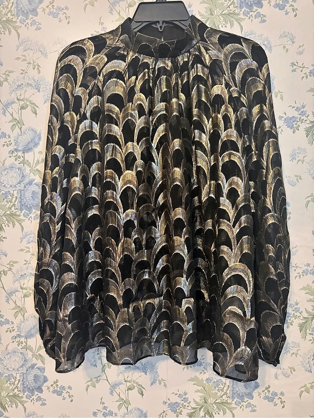 BR Metallic Geometric Blouse in Black & Gold Size Medium NWT